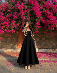 Black magic with a touch of bloom 🌸✨